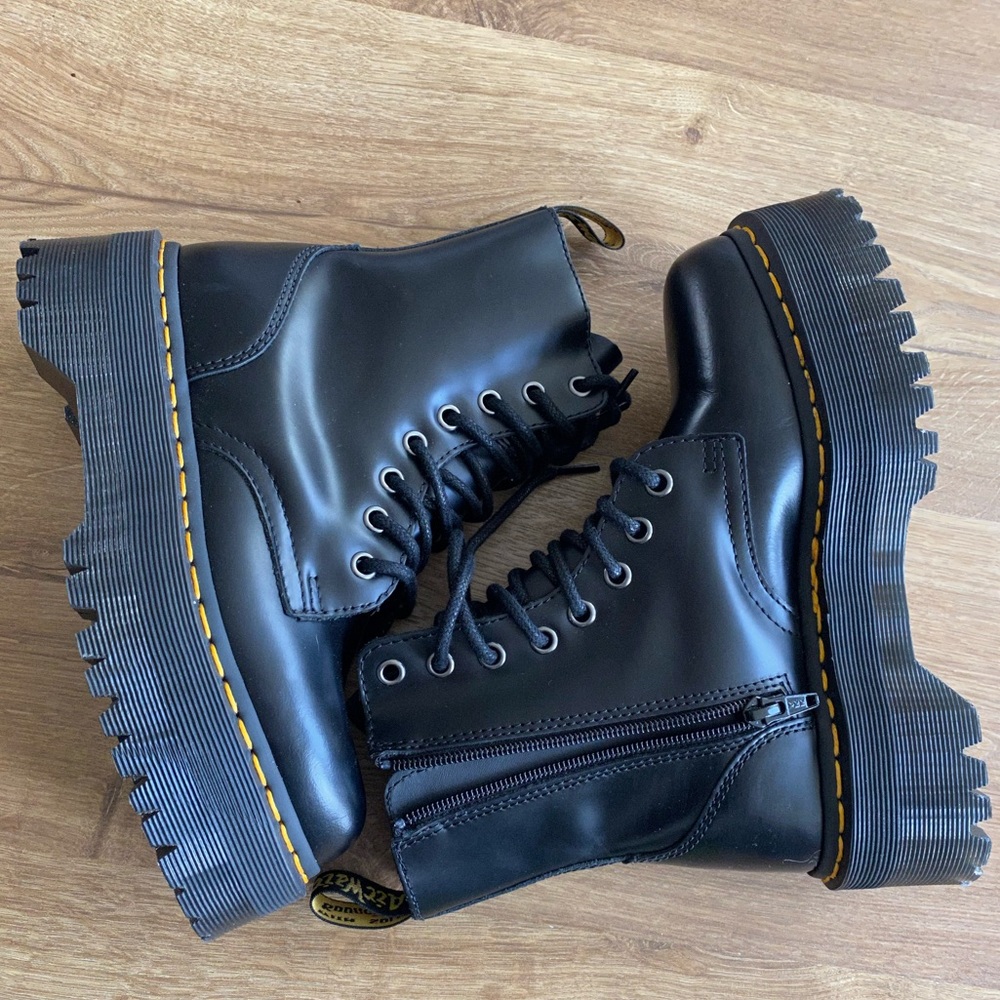 Dr. Martens Jadon boots in black US 5